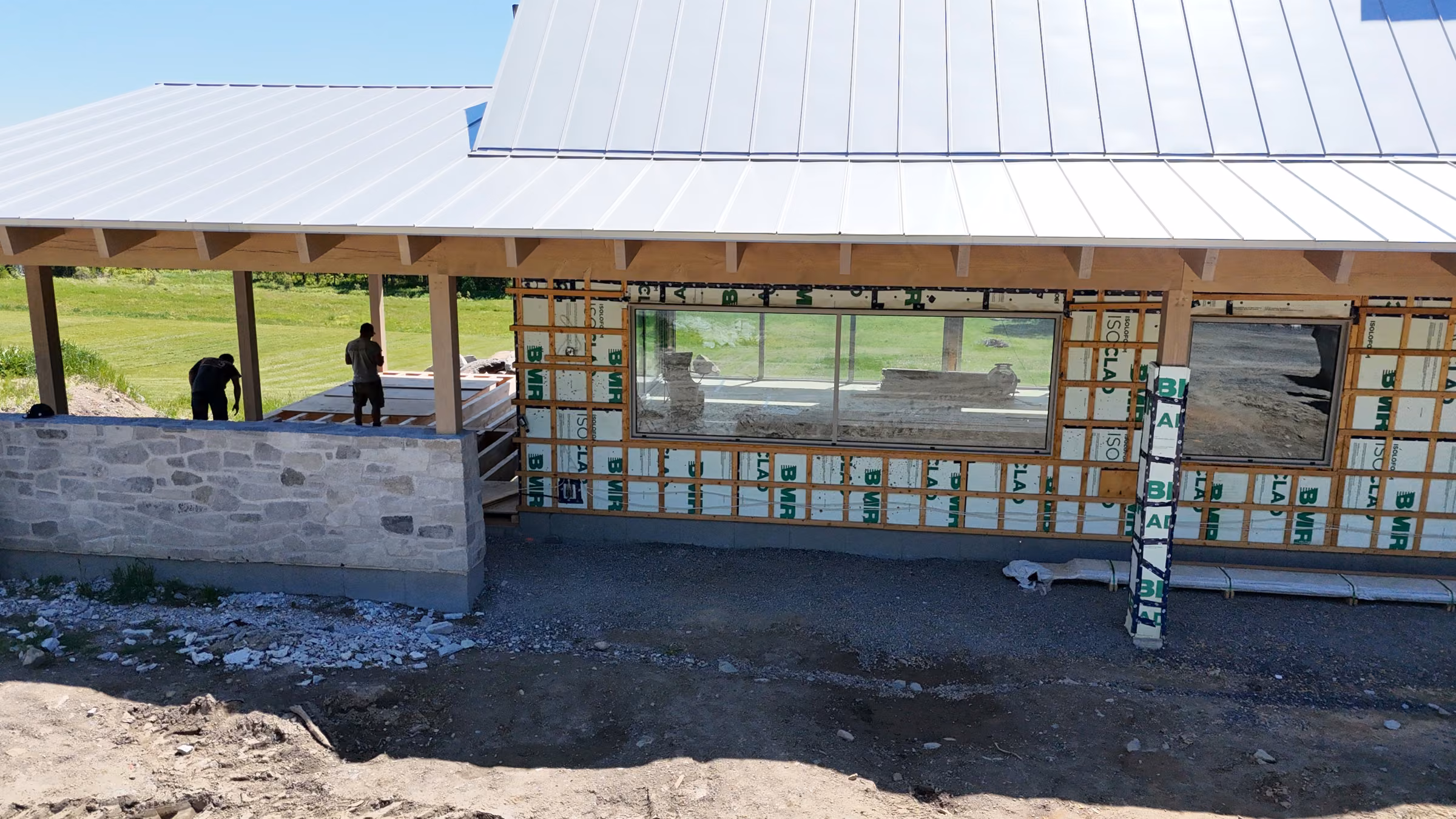 La façade et la terrasse en chantier