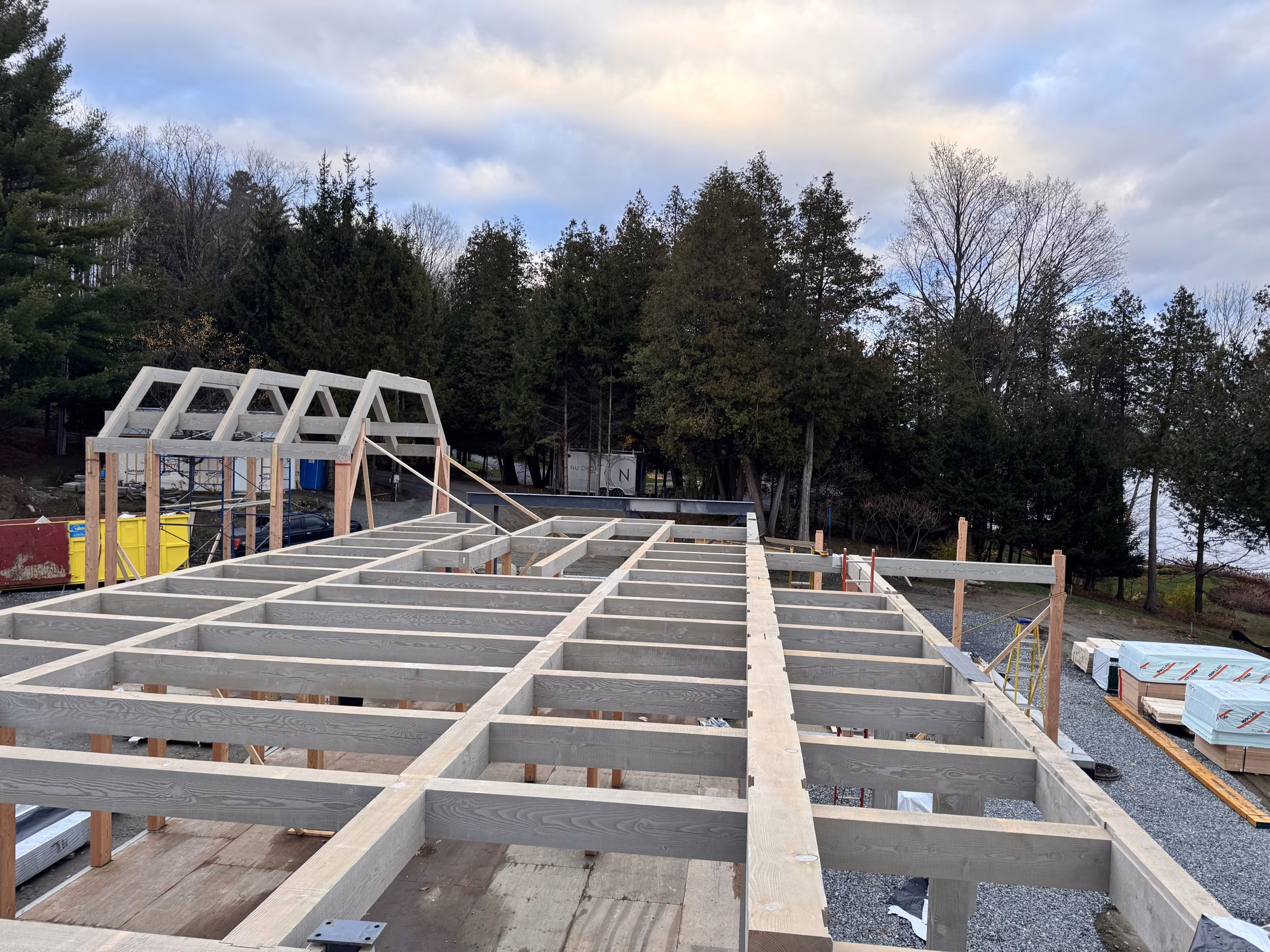 La charpente prend forme